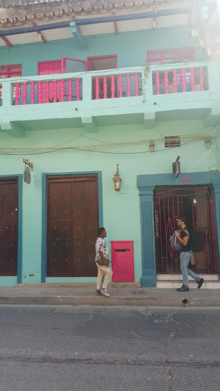Pensión 868 Mikaili Spot