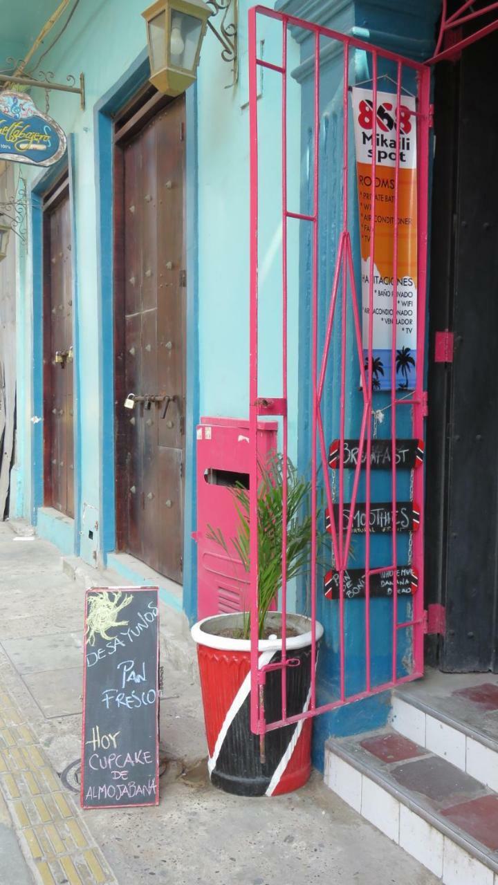 868 Mikaili Spot * Cartagena