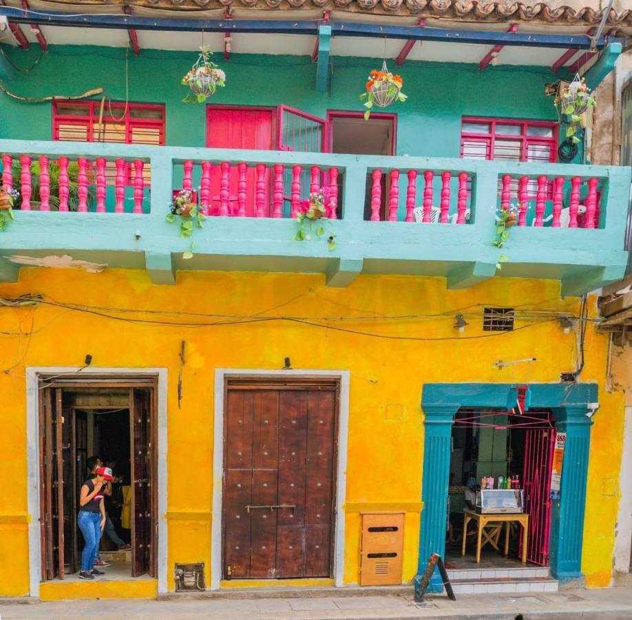 868 Mikaili Spot * Cartagena