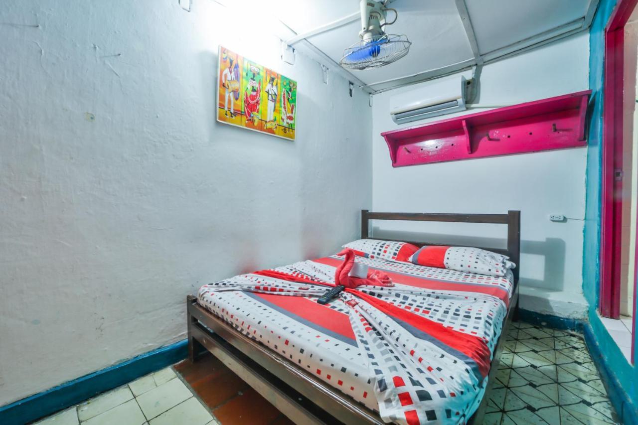868 Mikaili Spot Pensión
